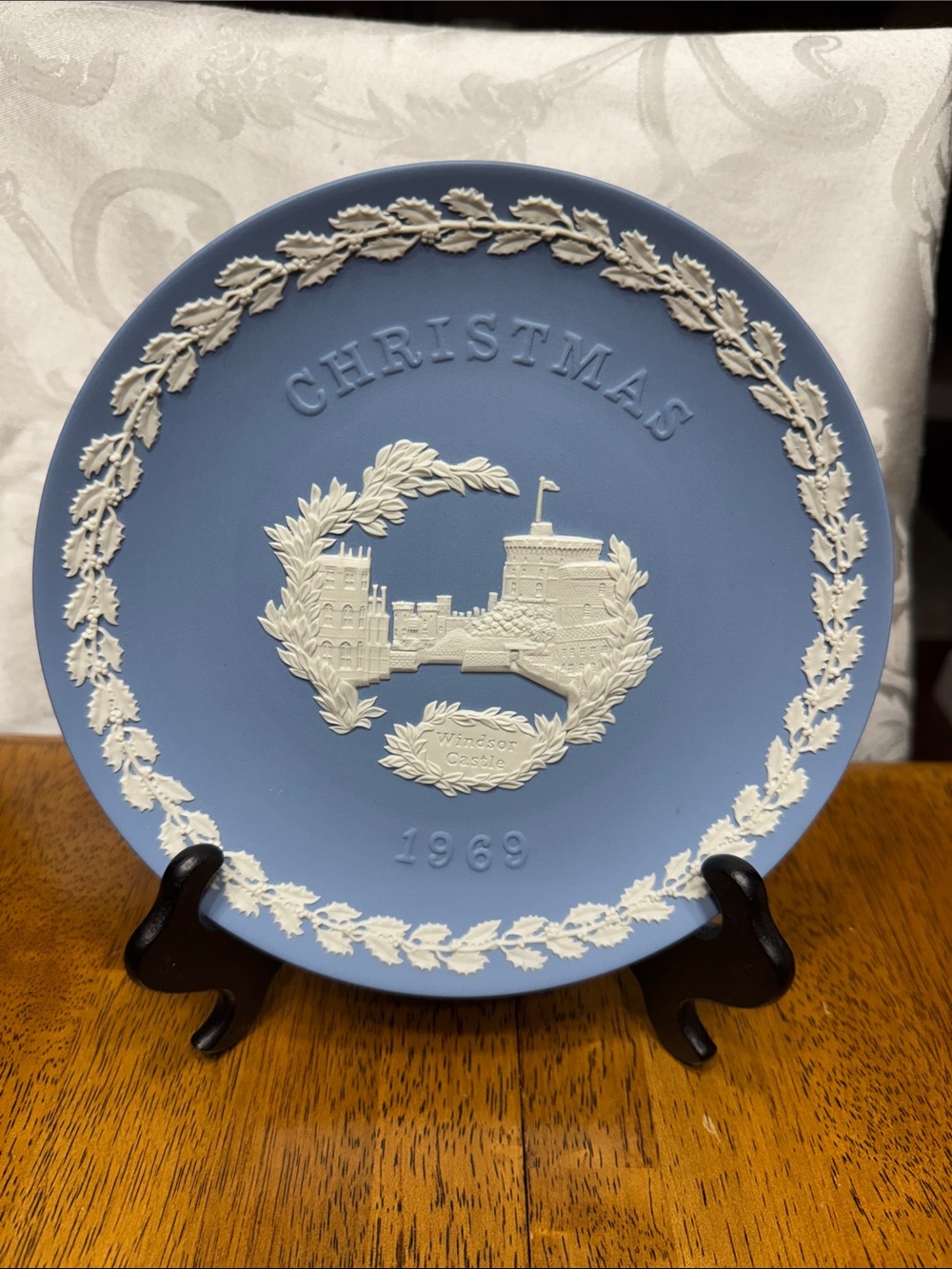Vtg. 1969 Wedgewood Jasperware  collectable Christmas plate.  8” Diameter